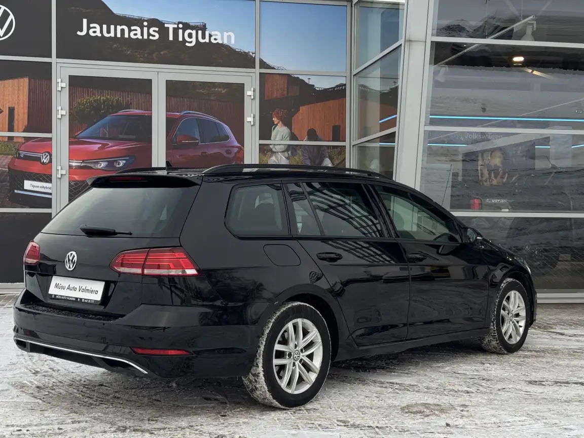 VOLKSWAGEN GOLF