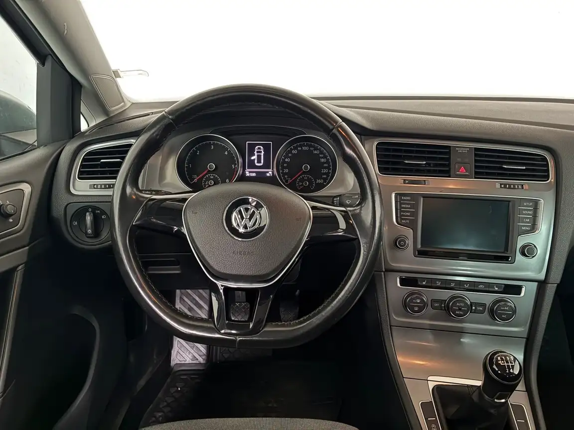 VOLKSWAGEN GOLF