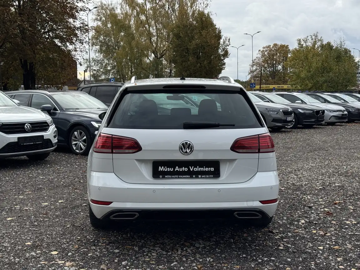 VOLKSWAGEN GOLF
