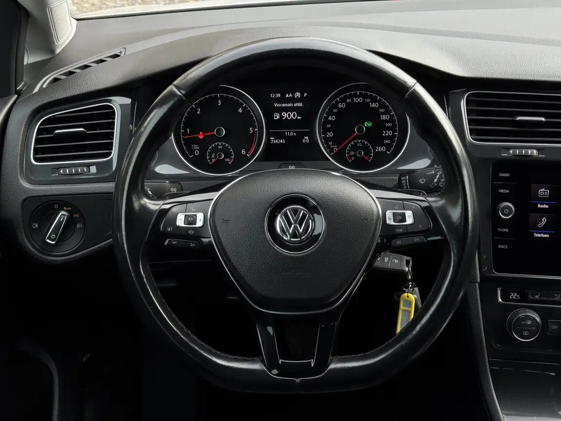VOLKSWAGEN GOLF