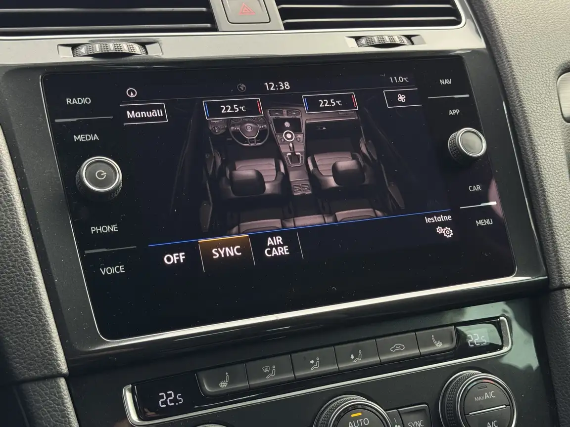 VOLKSWAGEN GOLF