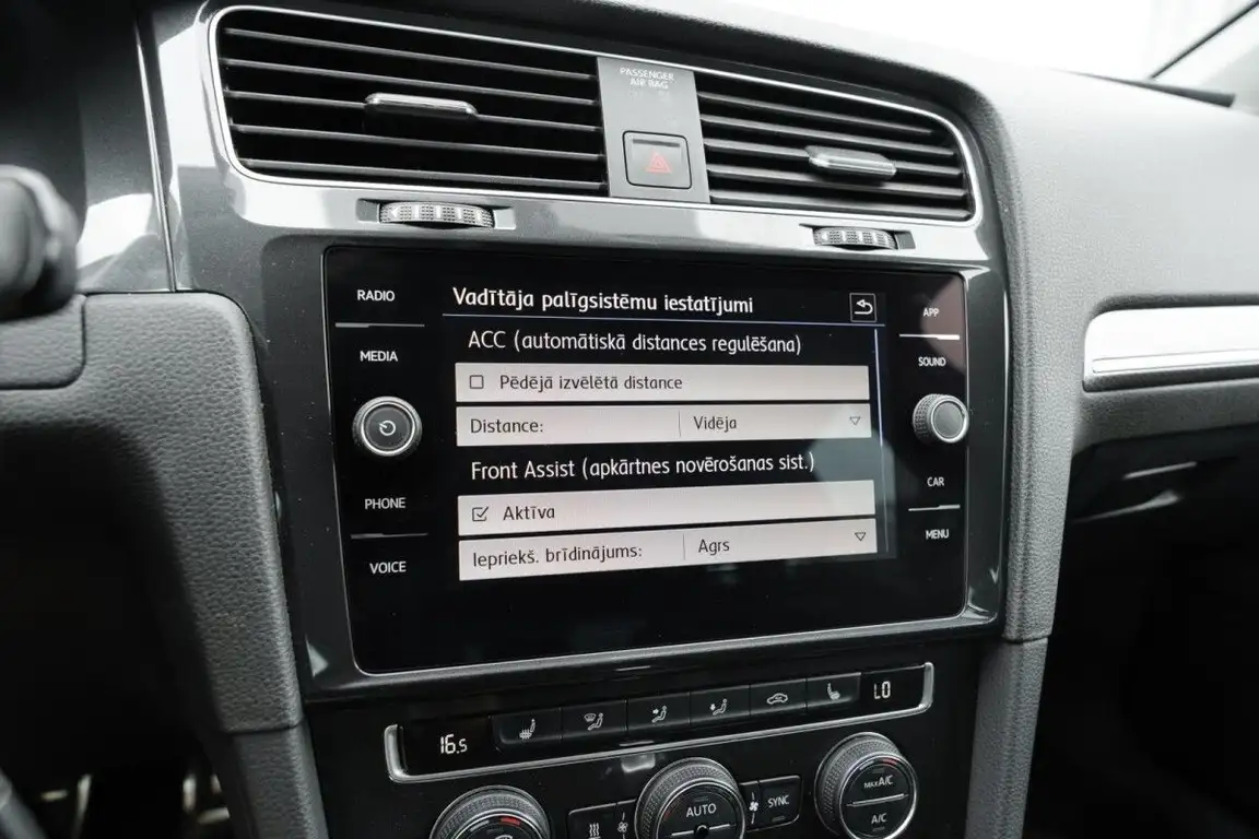 VOLKSWAGEN GOLF