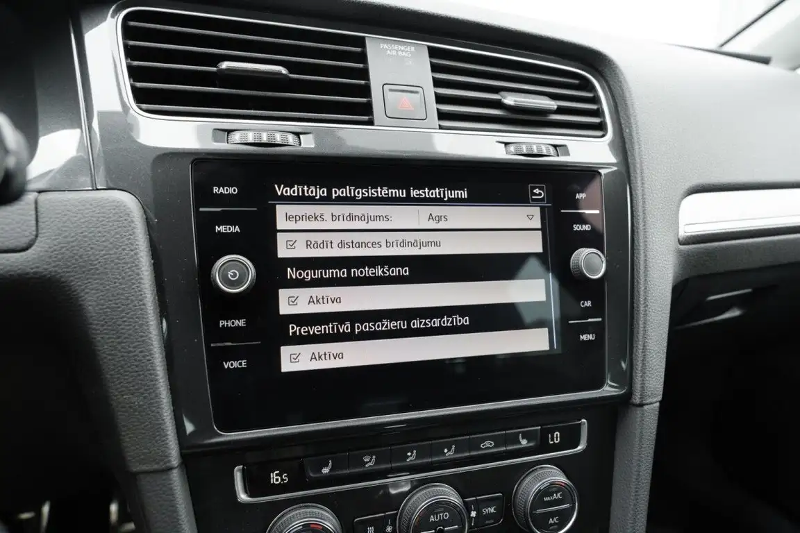 VOLKSWAGEN GOLF