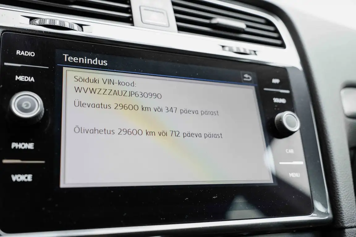VOLKSWAGEN GOLF