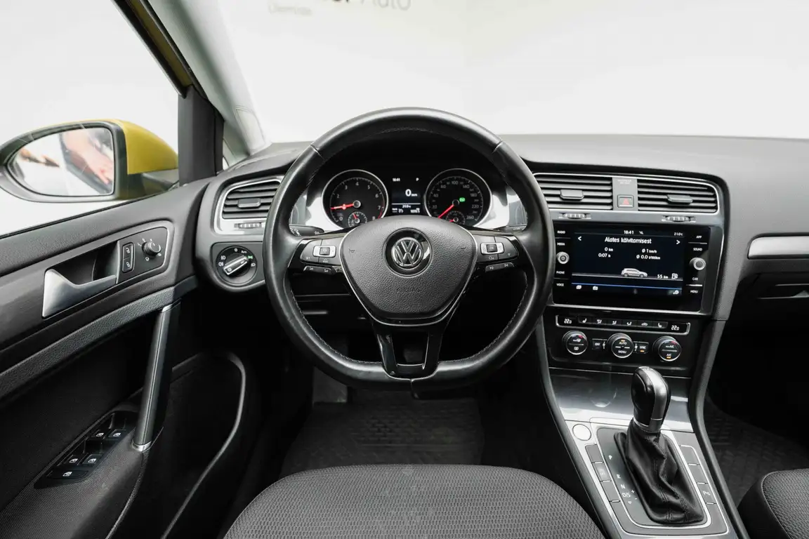 VOLKSWAGEN GOLF
