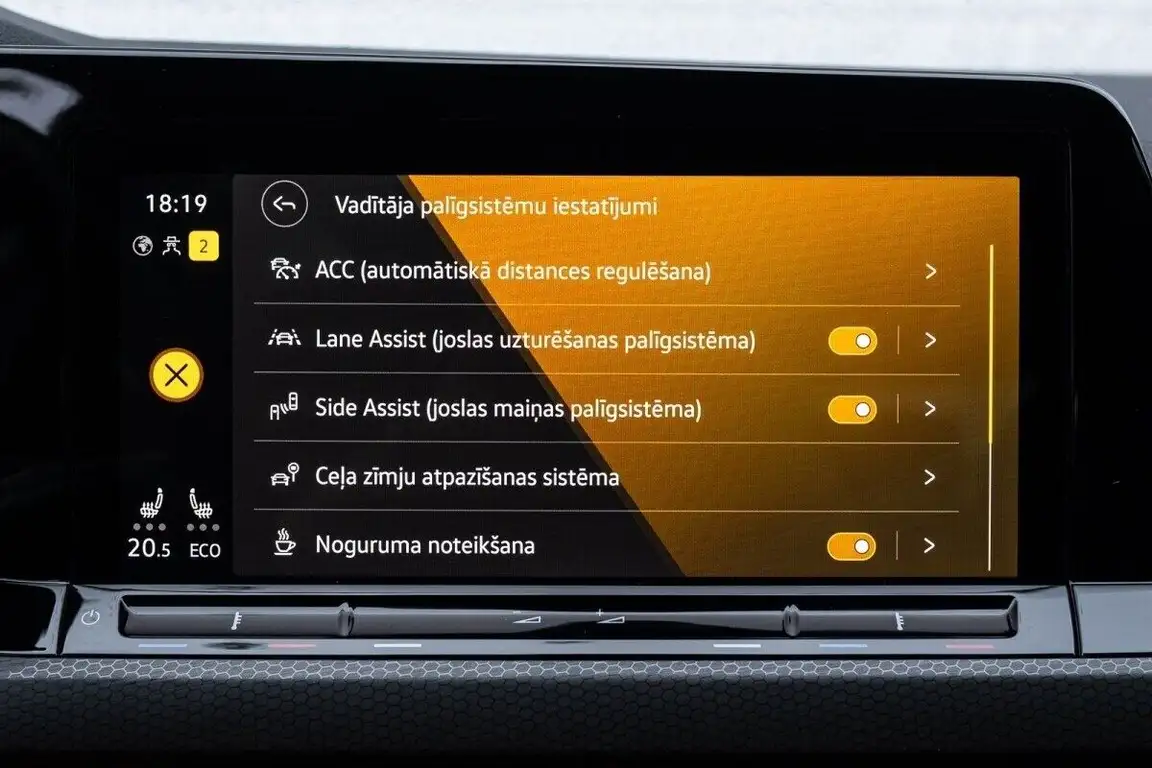 VOLKSWAGEN GOLF