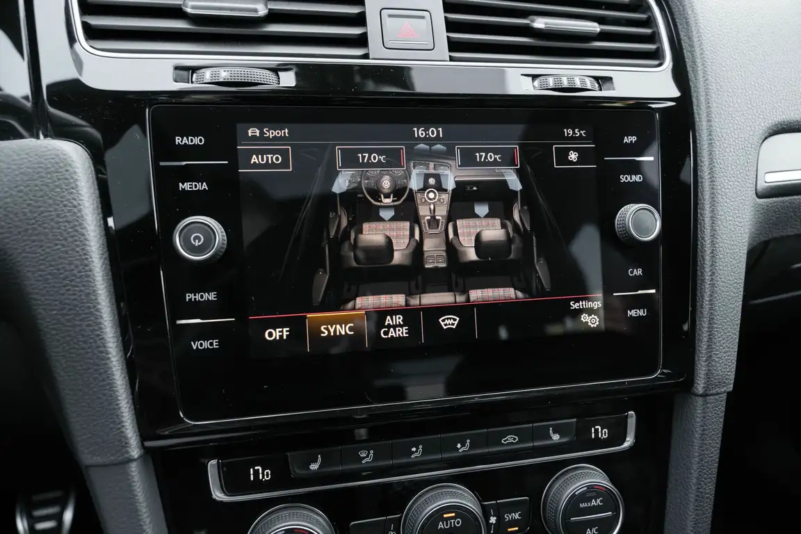 VOLKSWAGEN GOLF