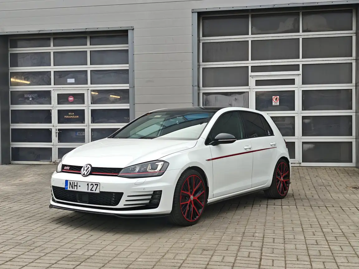 VOLKSWAGEN GOLF