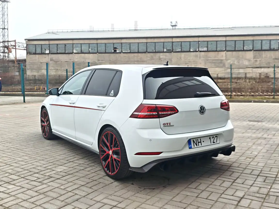 VOLKSWAGEN GOLF