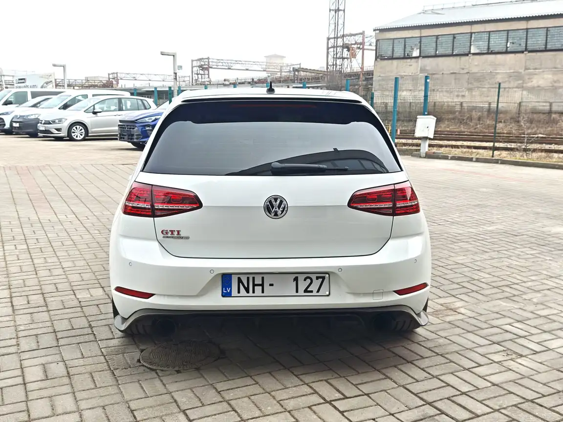 VOLKSWAGEN GOLF