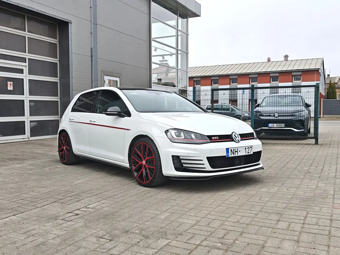 VOLKSWAGEN GOLF
