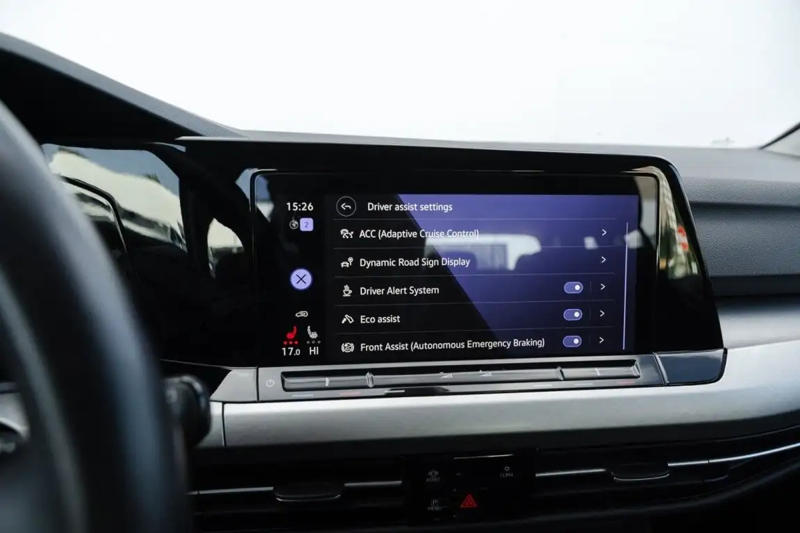 VOLKSWAGEN GOLF