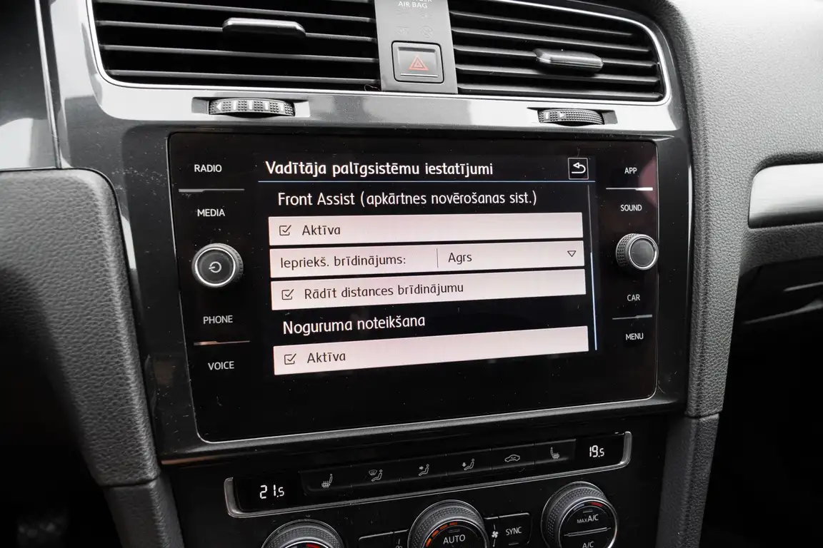 VOLKSWAGEN GOLF