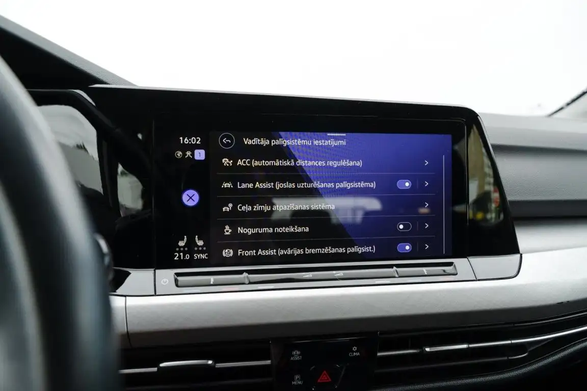 VOLKSWAGEN GOLF