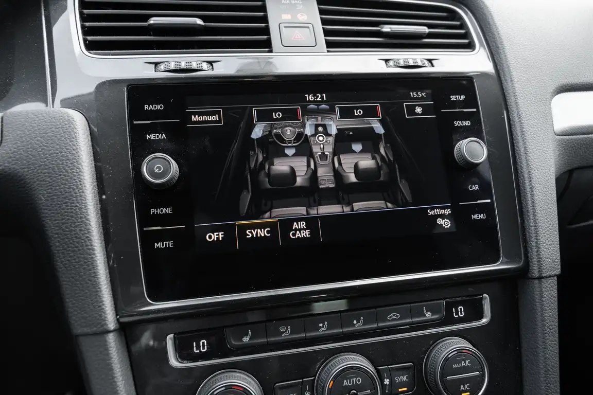 VOLKSWAGEN GOLF