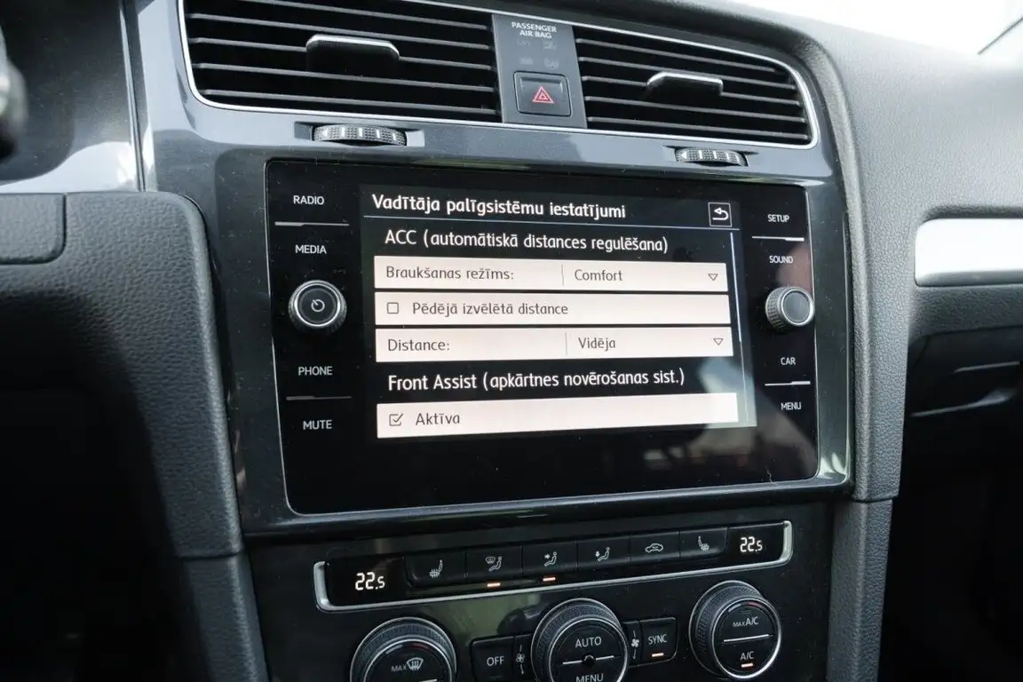VOLKSWAGEN GOLF