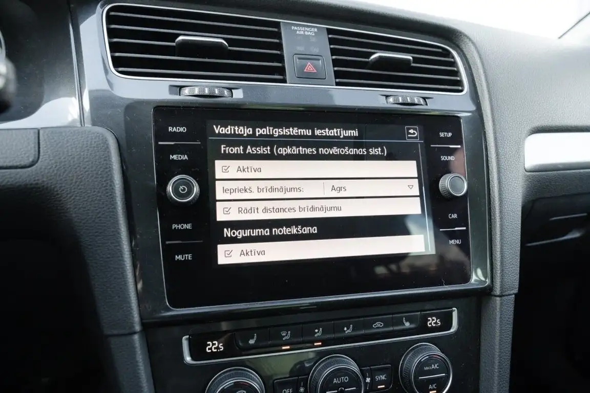 VOLKSWAGEN GOLF