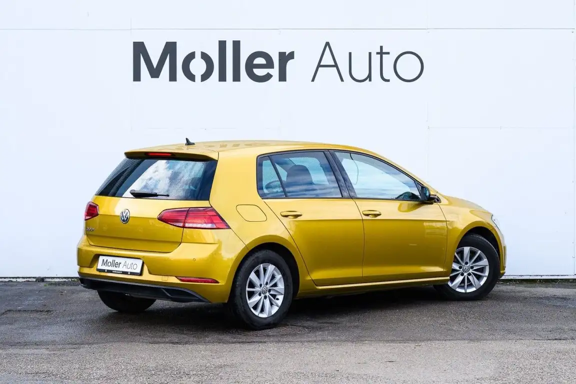 VOLKSWAGEN GOLF