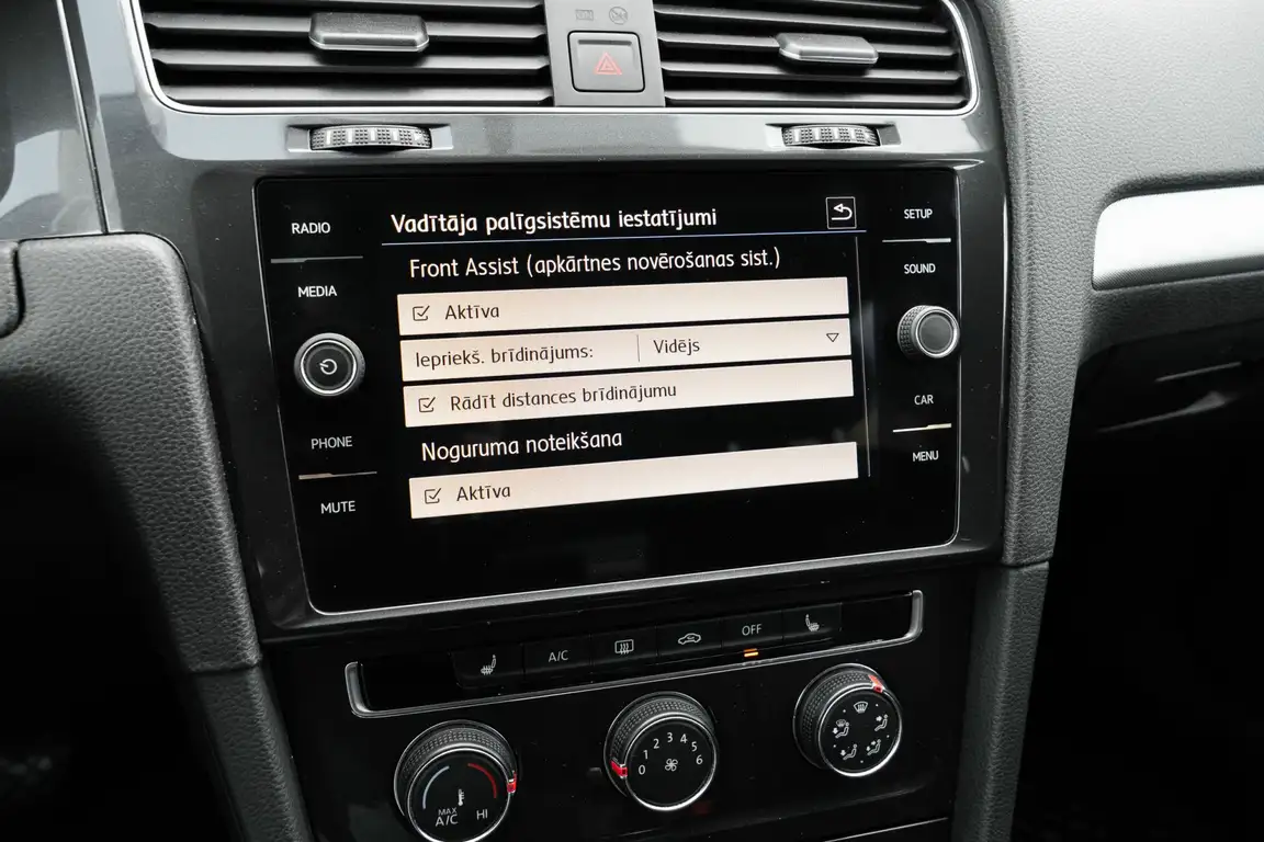 VOLKSWAGEN GOLF