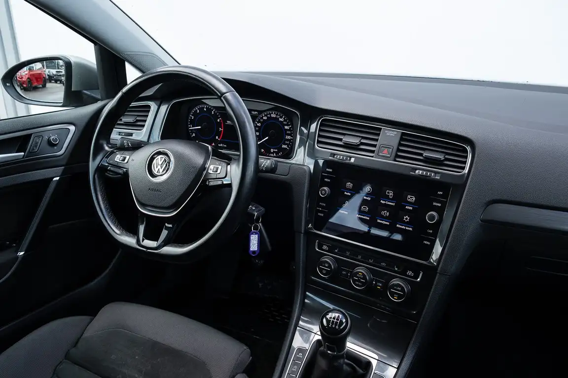 VOLKSWAGEN GOLF