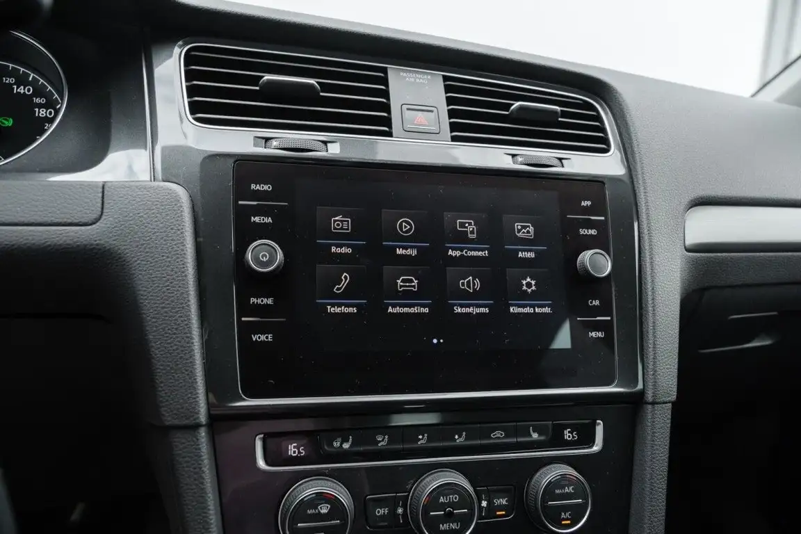 VOLKSWAGEN GOLF