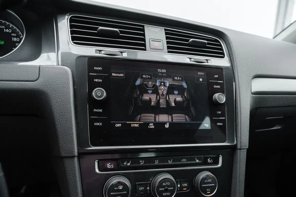 VOLKSWAGEN GOLF