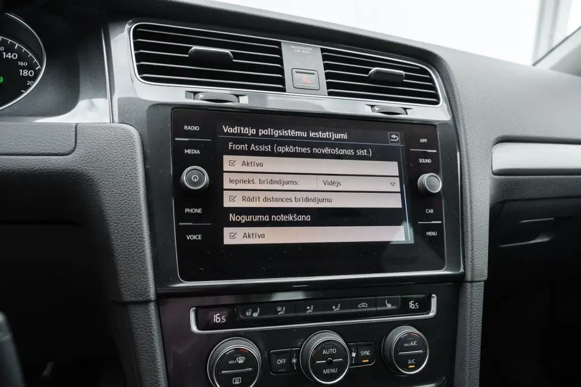 VOLKSWAGEN GOLF