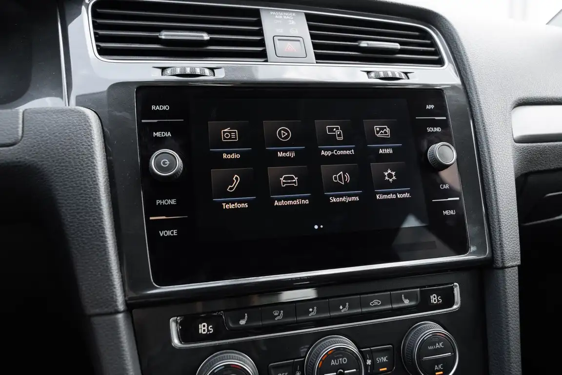 VOLKSWAGEN GOLF