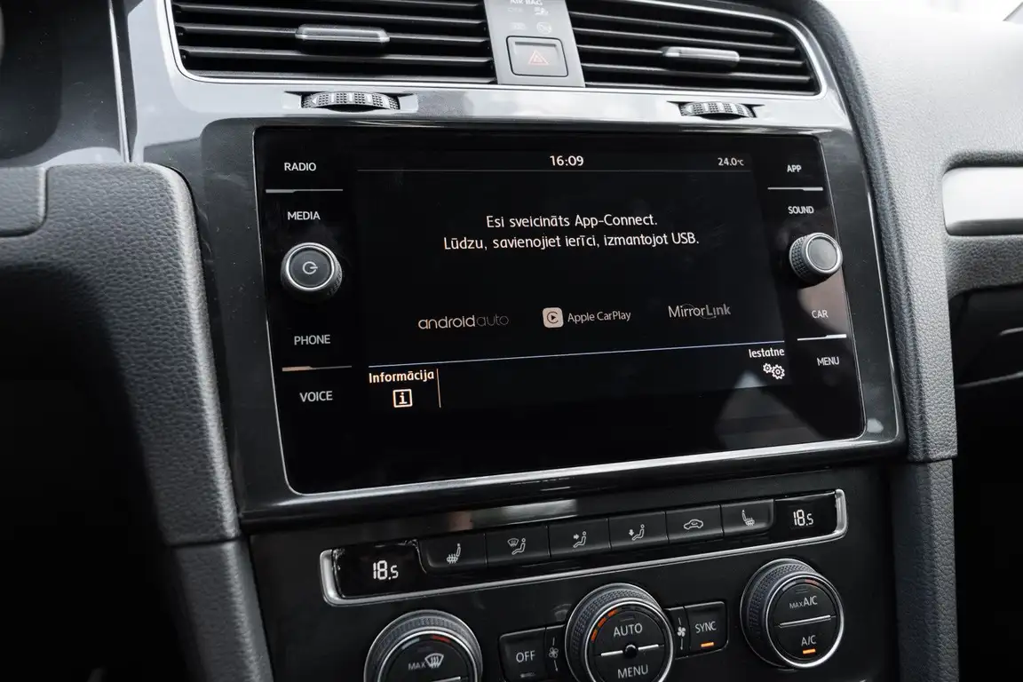 VOLKSWAGEN GOLF