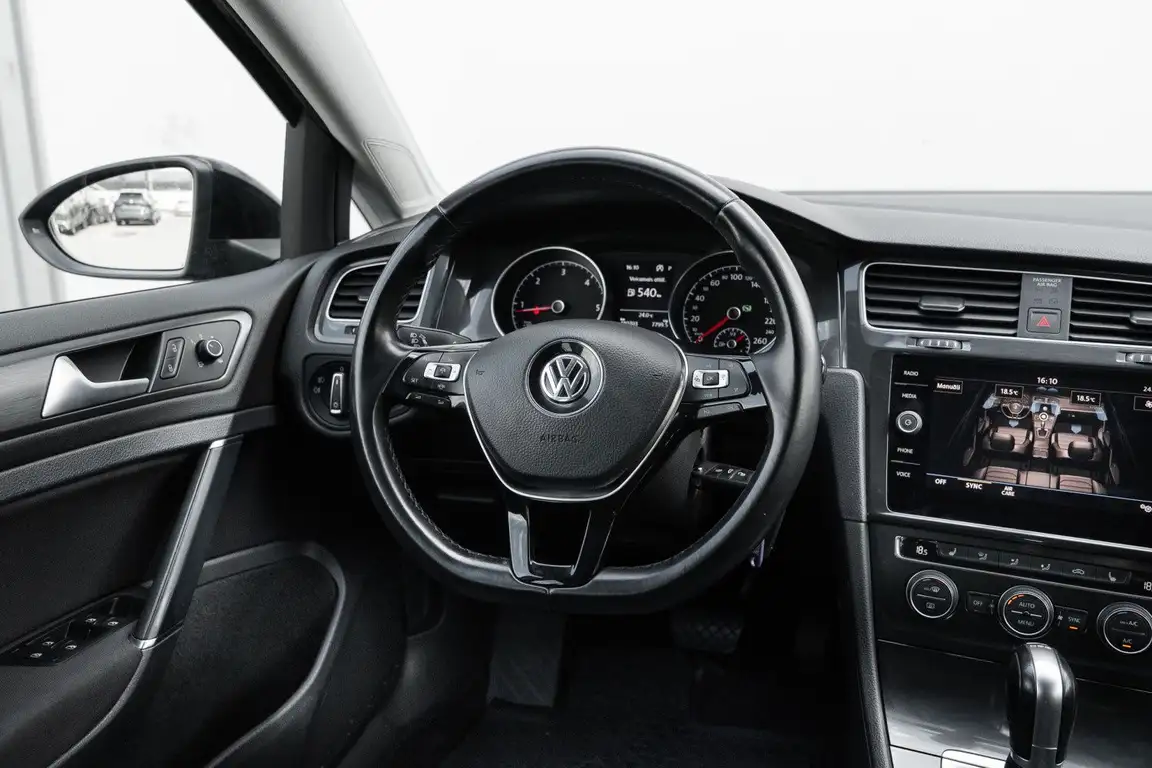 VOLKSWAGEN GOLF
