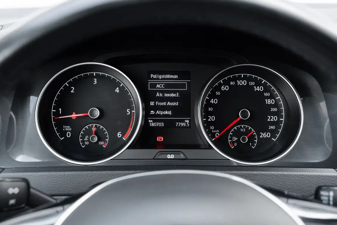 VOLKSWAGEN GOLF