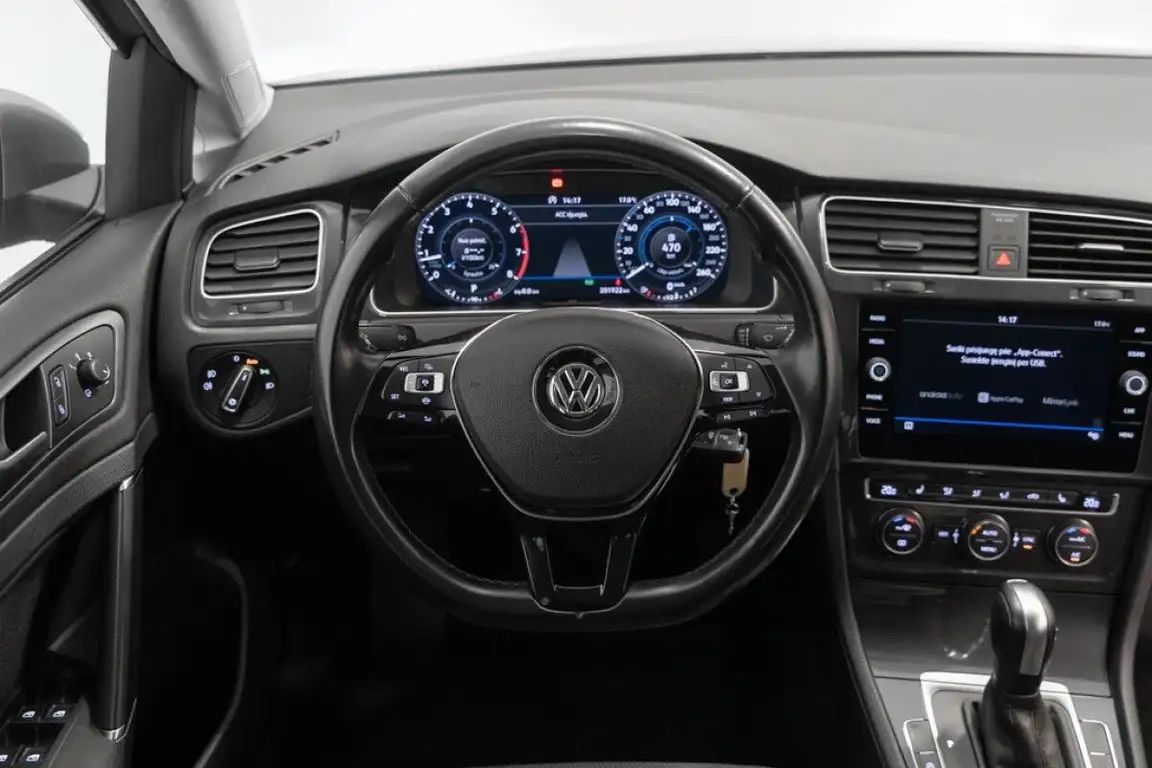 VOLKSWAGEN GOLF