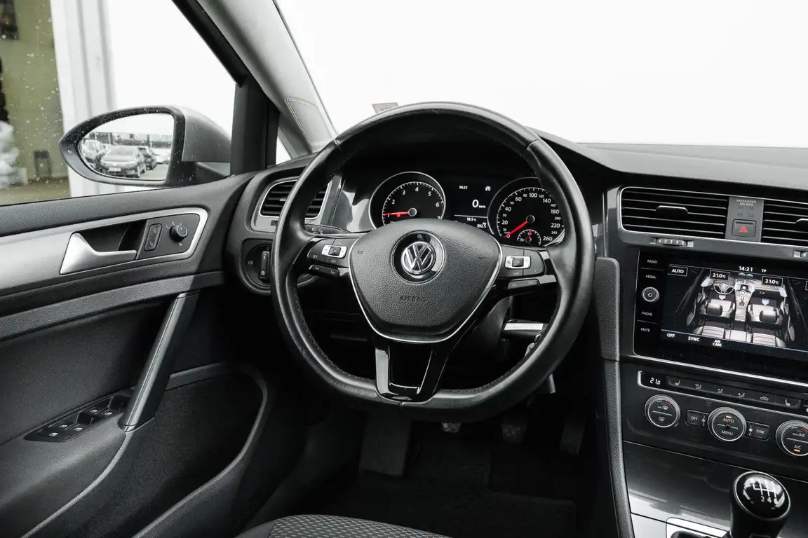 VOLKSWAGEN GOLF