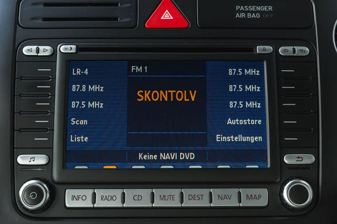 VOLKSWAGEN GOLF