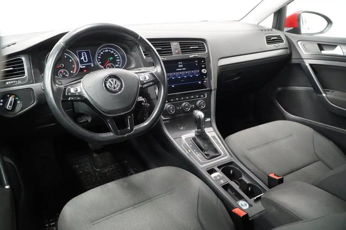 VOLKSWAGEN GOLF