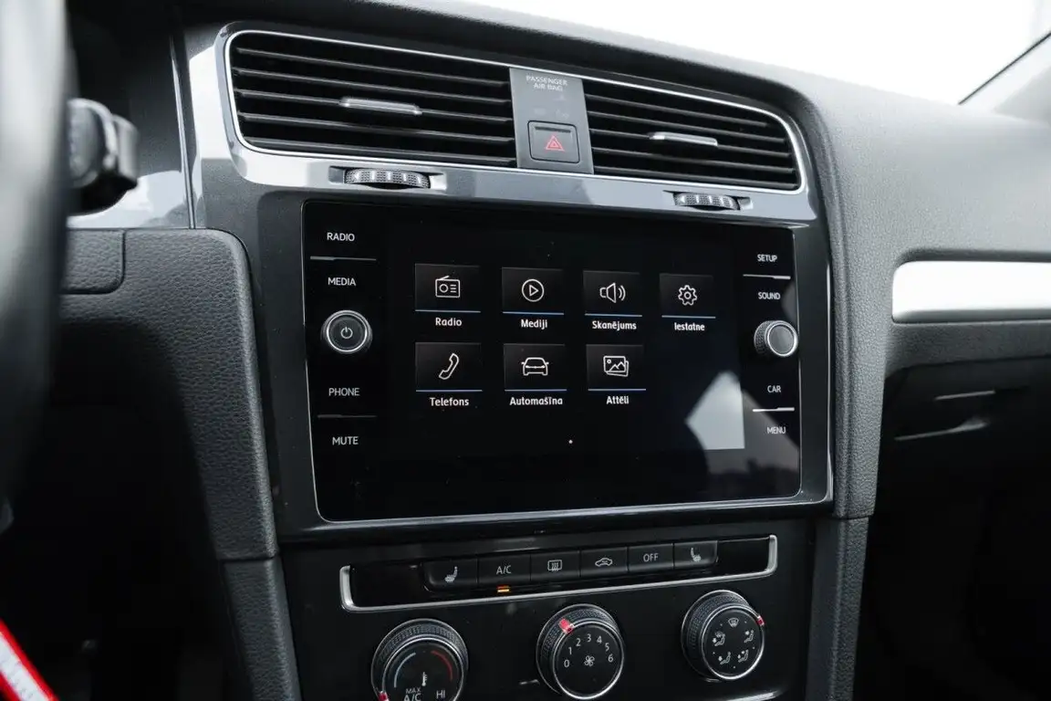 VOLKSWAGEN GOLF