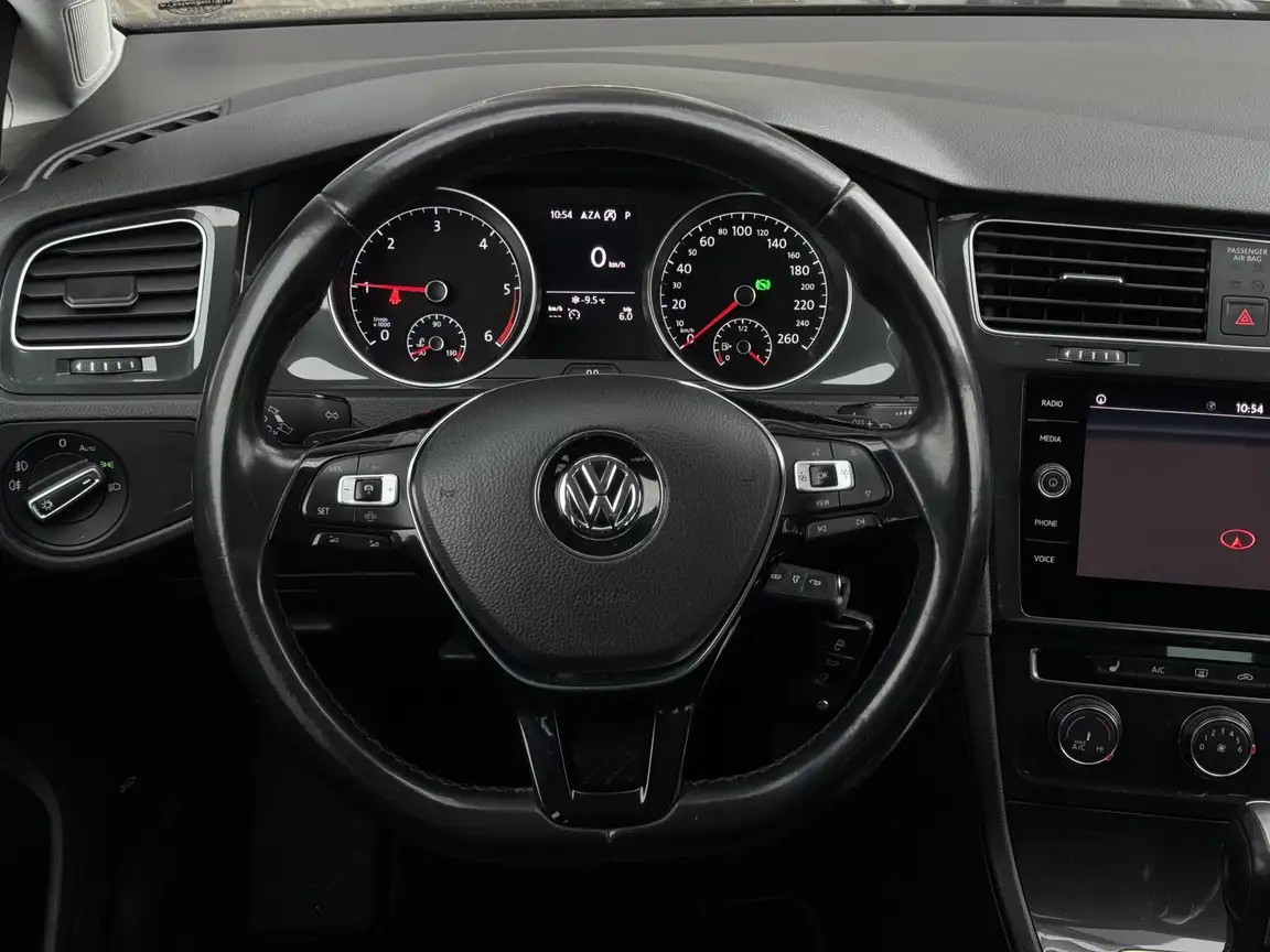 VOLKSWAGEN GOLF