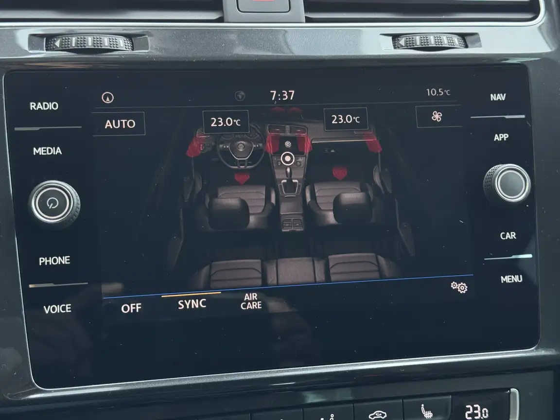 VOLKSWAGEN GOLF