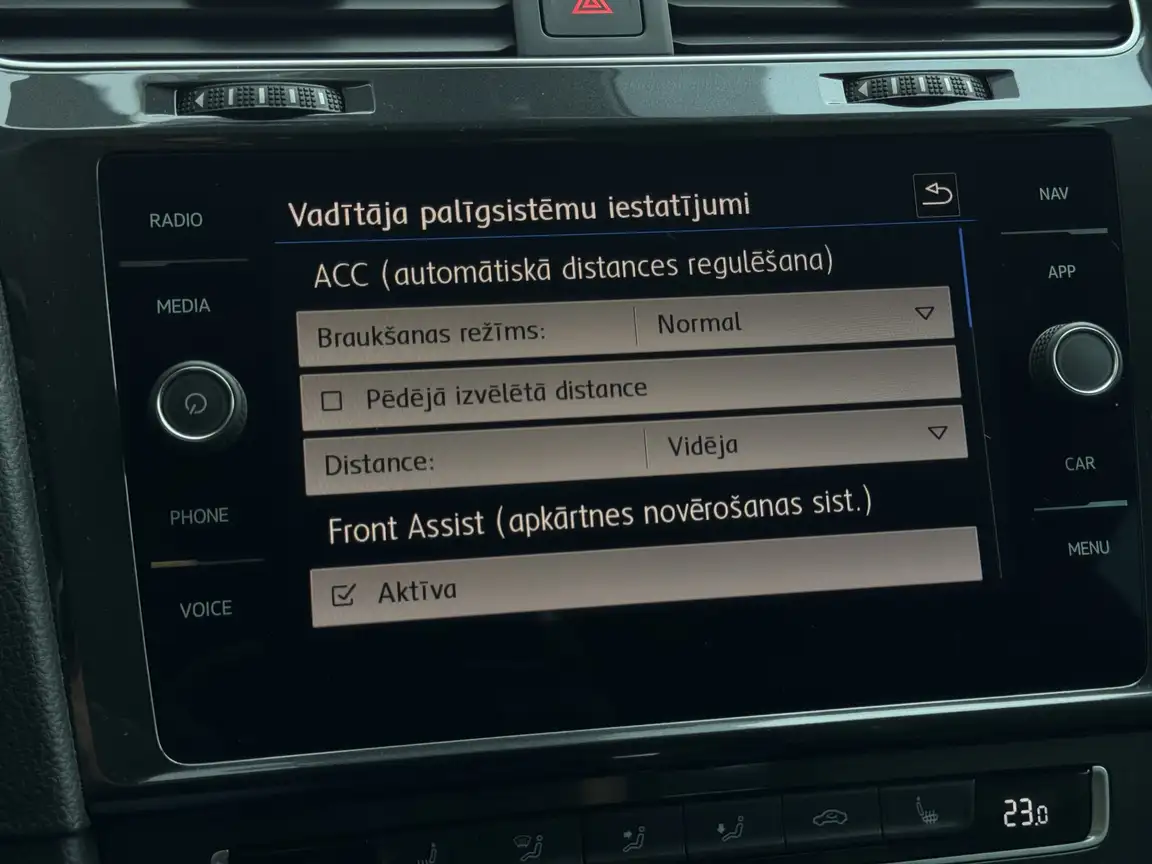 VOLKSWAGEN GOLF