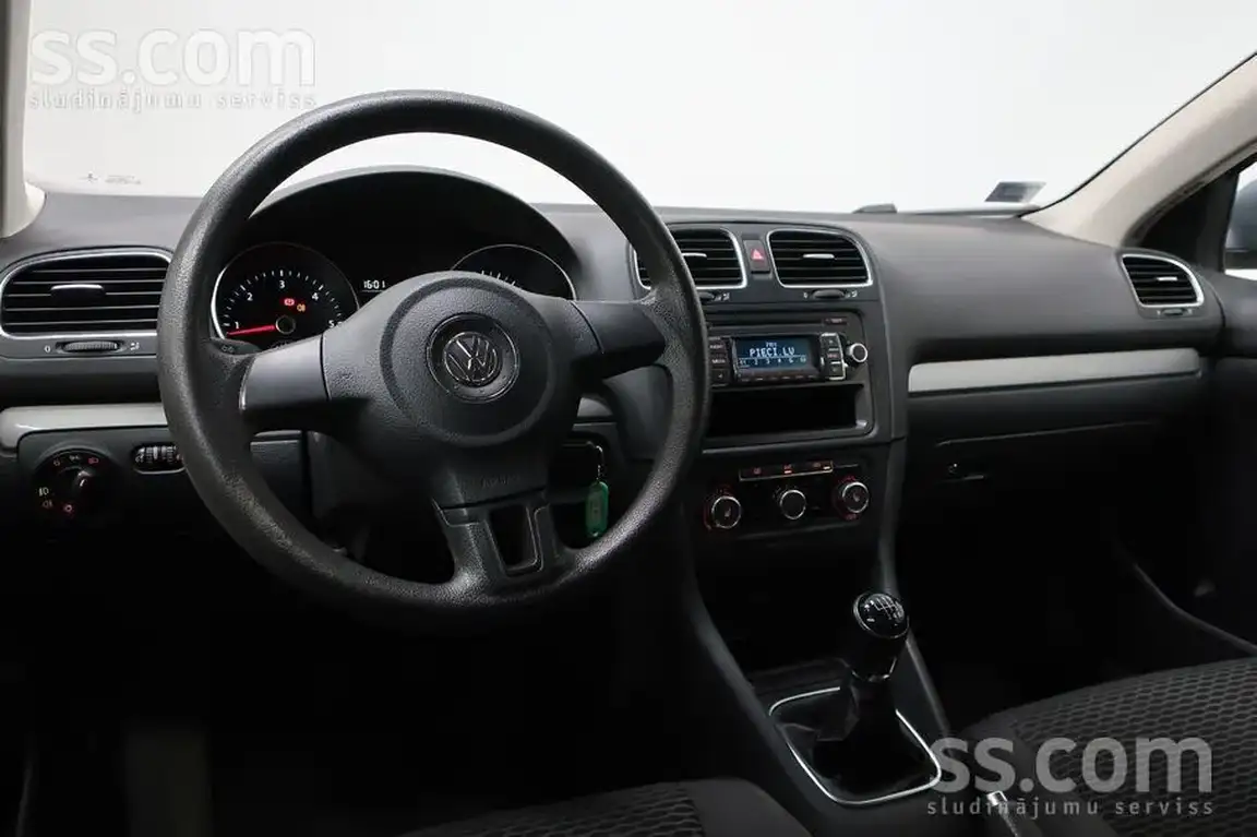 VOLKSWAGEN GOLF
