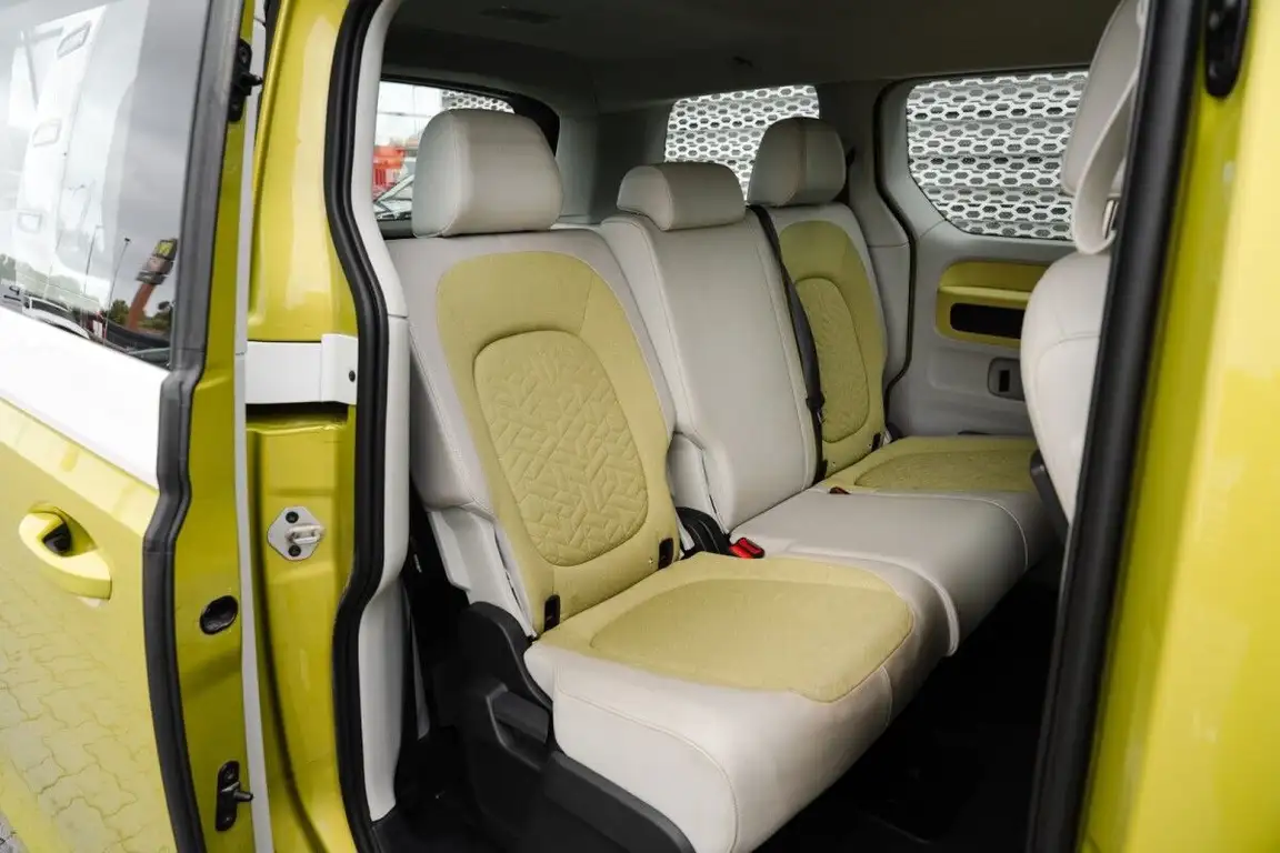 VOLKSWAGEN ID. BUZZ