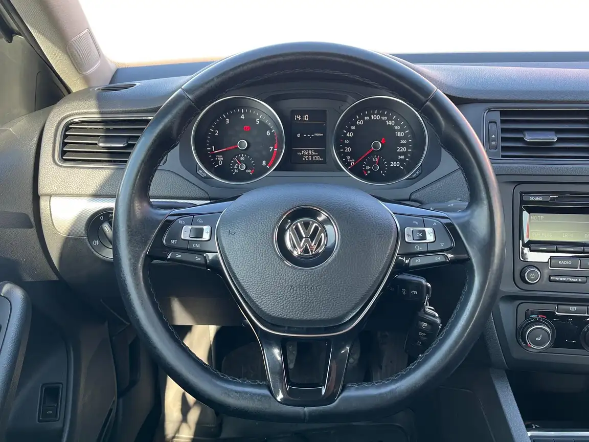 VOLKSWAGEN JETTA