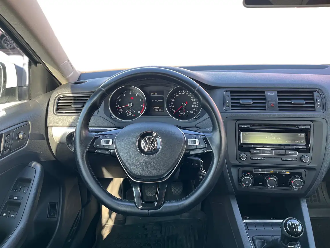 VOLKSWAGEN JETTA