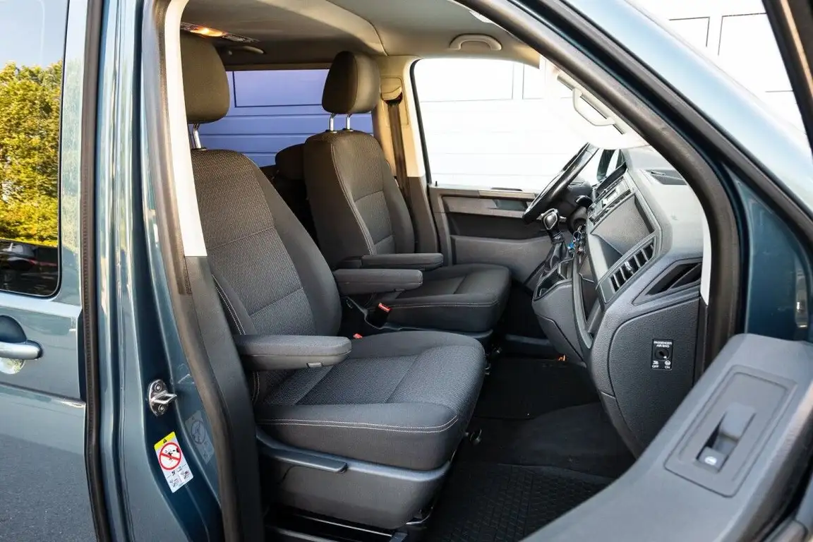 VOLKSWAGEN MULTIVAN