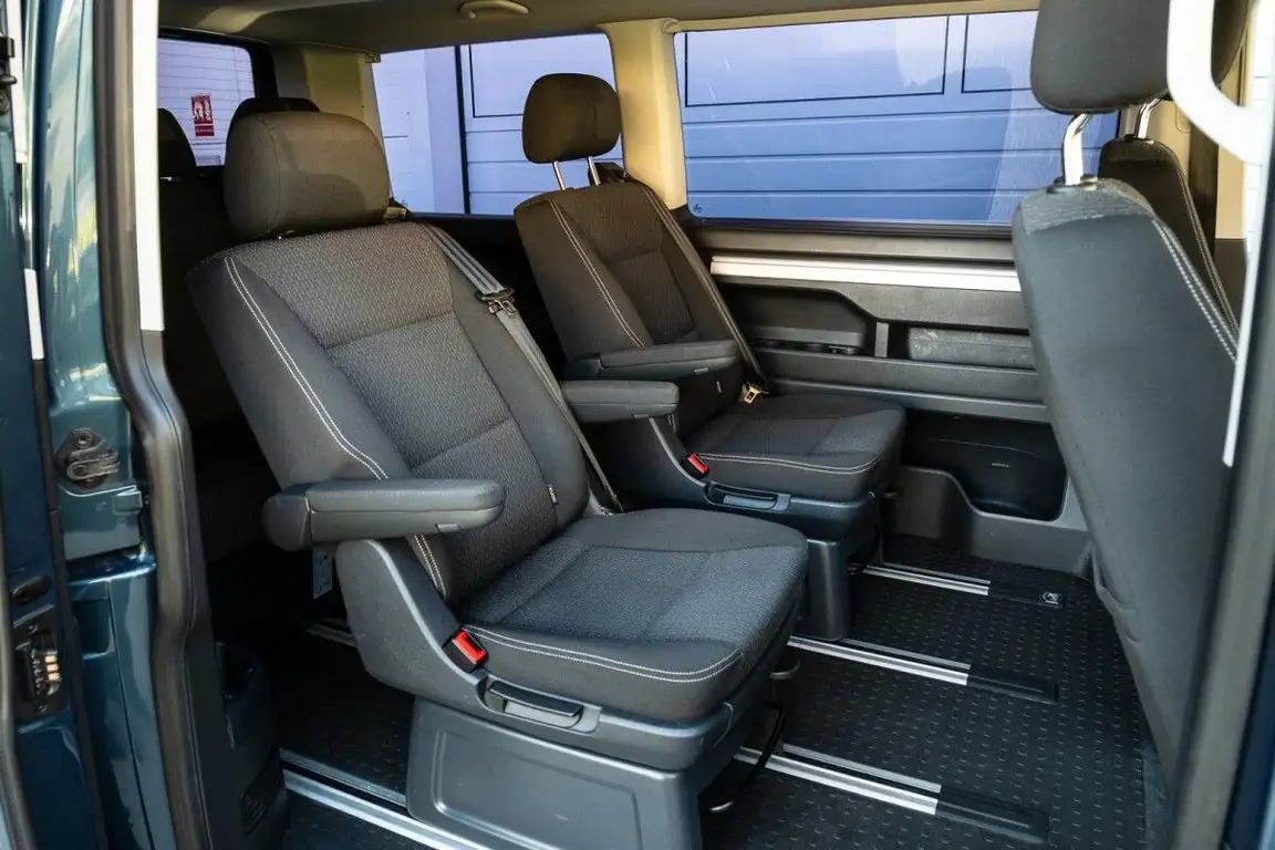 VOLKSWAGEN MULTIVAN