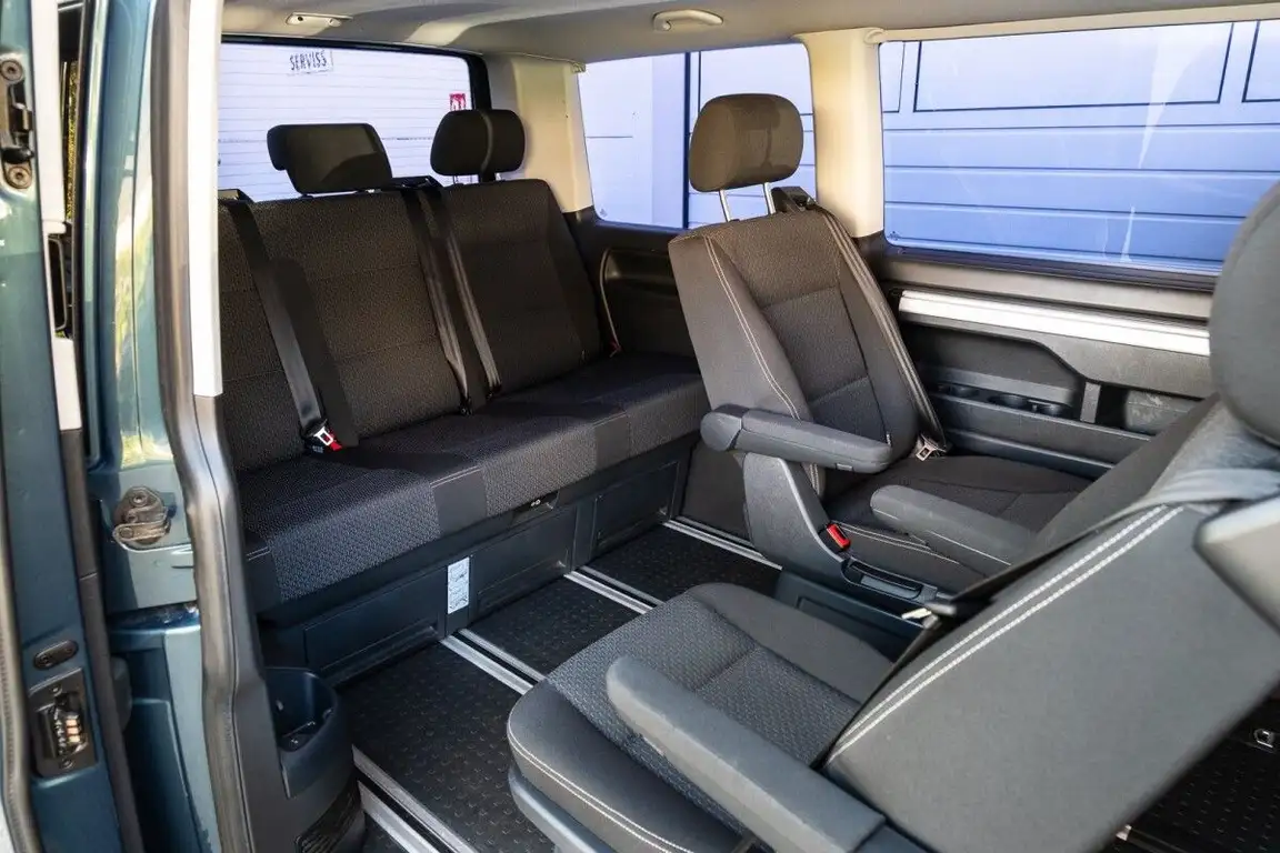 VOLKSWAGEN MULTIVAN
