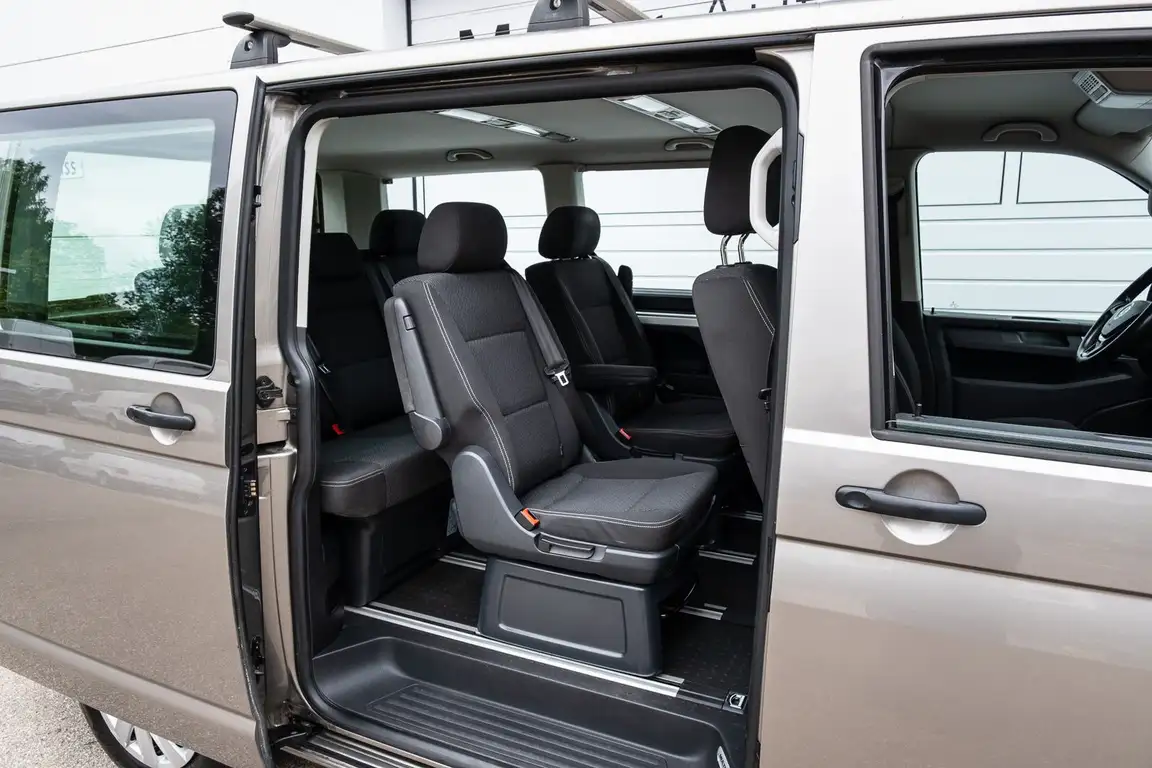 VOLKSWAGEN MULTIVAN