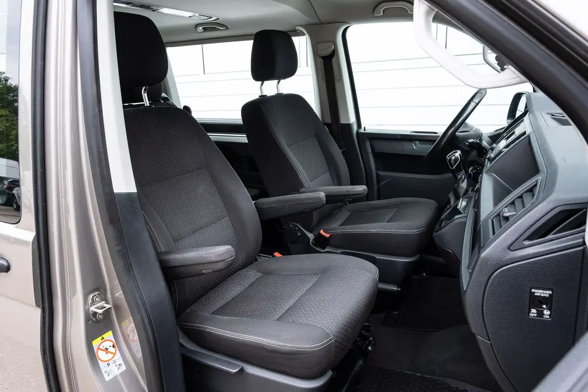 VOLKSWAGEN MULTIVAN