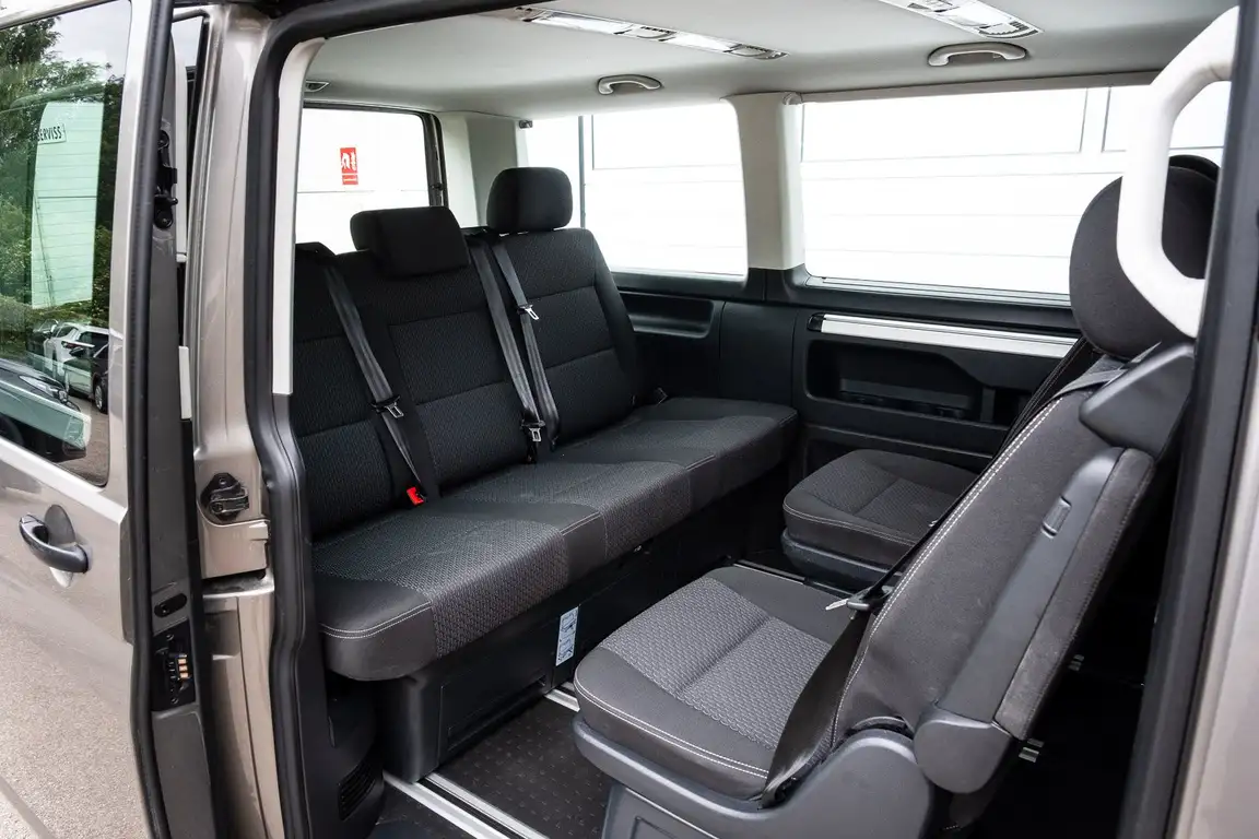 VOLKSWAGEN MULTIVAN