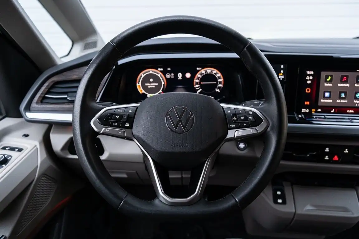 VOLKSWAGEN MULTIVAN